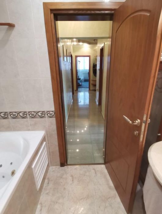 Дава се под наем Четиристаен апартамент в София, Гоце Делчев - 147 кв.м за 1400 € - Снимка #8