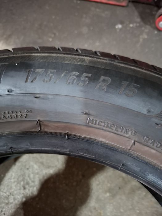 2 Летни гуми Мишелин 175/65/15 ДОТ22 6мм