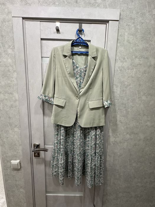 Продам летние, нарядные платья