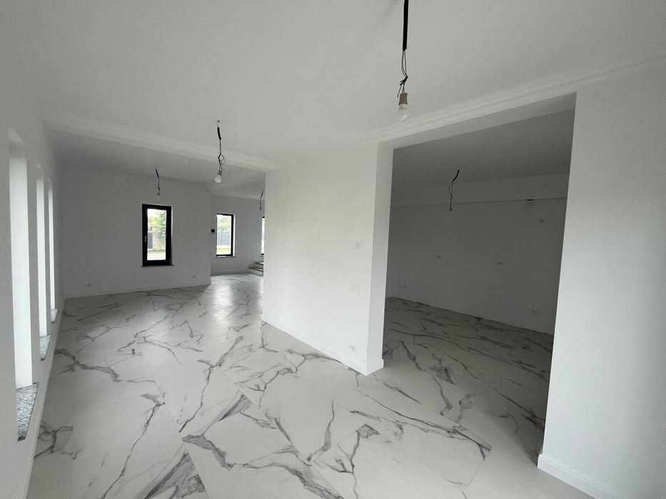 Casa în sistem duplex,strada rezidențială