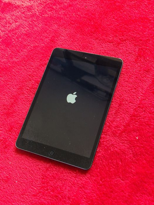 Tableta ipad pentru piese