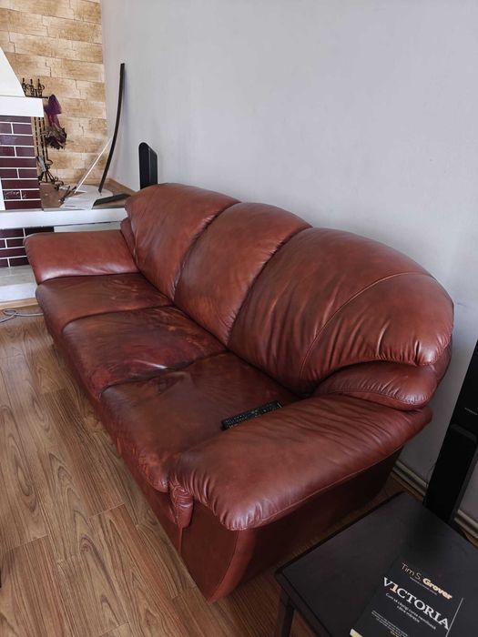 Vând canapea din piele maro pentru living