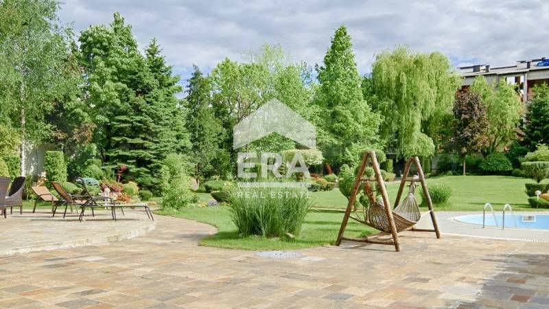 Дава се под наем Къща в София, Витоша - 815 кв.м за 7979.46 € - Снимка #3