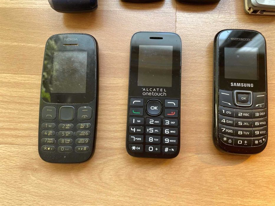 Лот стари GSM апарати