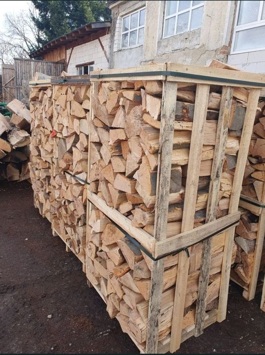 Lemn de foc și brichete livrare la domiciliu