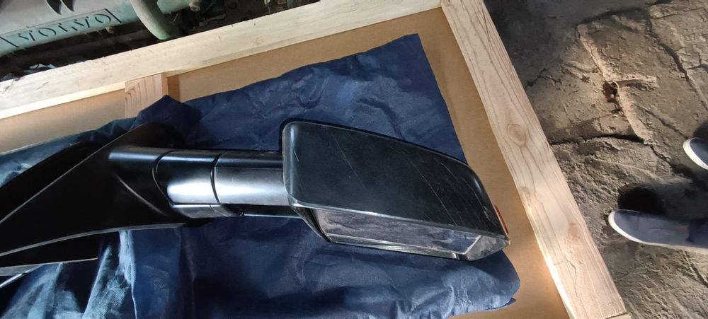 Продам зеркало toyota tundra