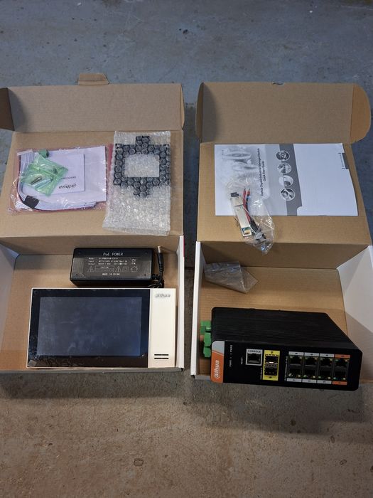 Kit Complet Dahua: Monitor Videointerfon  IP VTH 2421 +Switch Industrial Gigabit Poe +Accesori