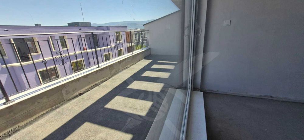 Продава се Тристаен апартамент в Пловдив, Коматевски възел - 90 кв.м за 1350 €/кв.м - Снимка #1