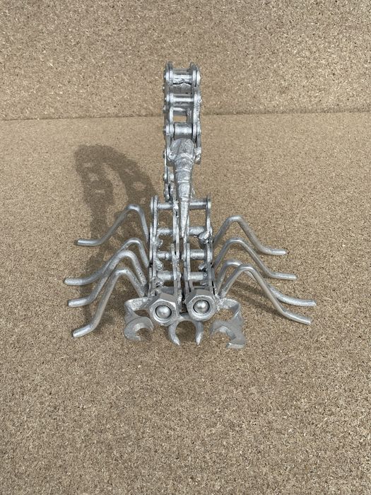 Скорпион из железа