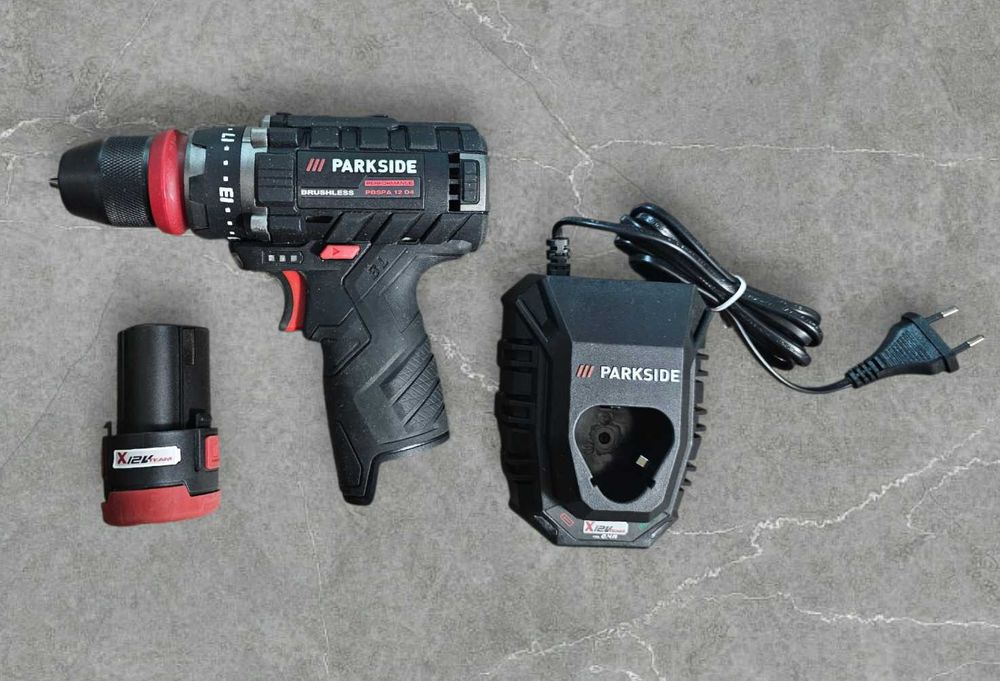 Bormasina/Autofiletanta cu acumulator 12V 2Ah si acumulator PARKSIDE