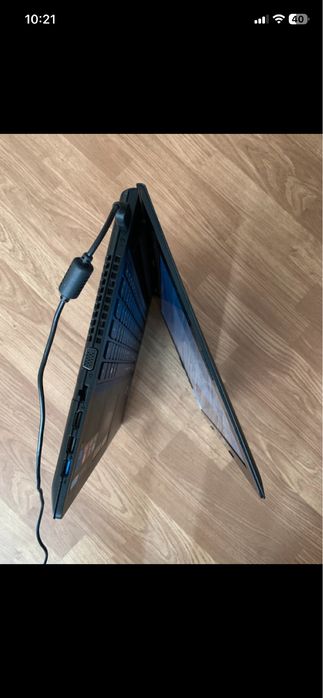 Laptop Lenovo Slim Display 15,6 inch led,4gb ram ddr3,600gb memorie perfect functional cu încarcător