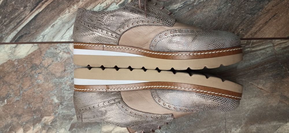 Дамски обувки златисти