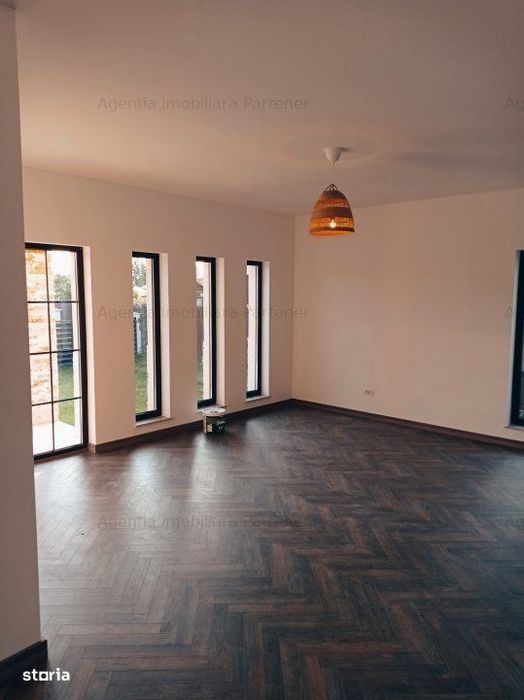 casa / vila Stefanesti , "La Cheie'' , finisaje + pozitie DEOSEBITA !