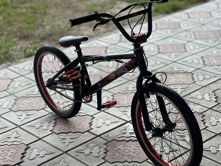 велосипед BMX.