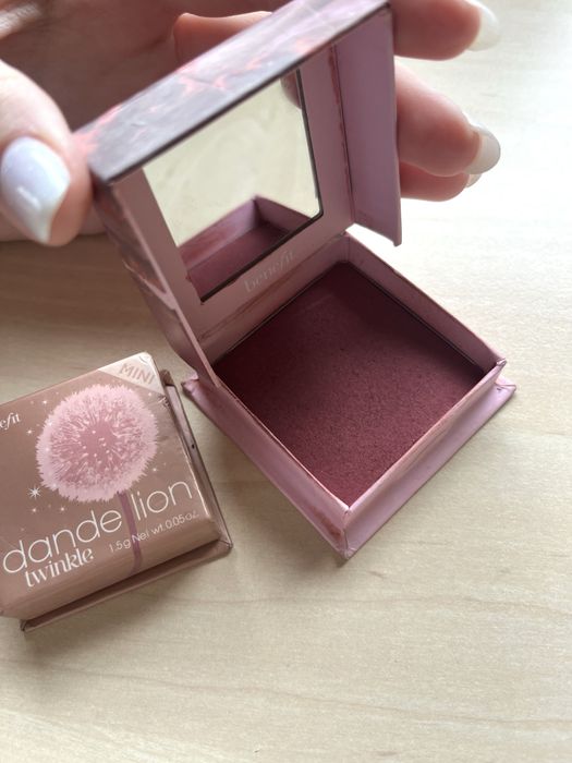 Руж и хайлайтър на Benefit Cosmetics