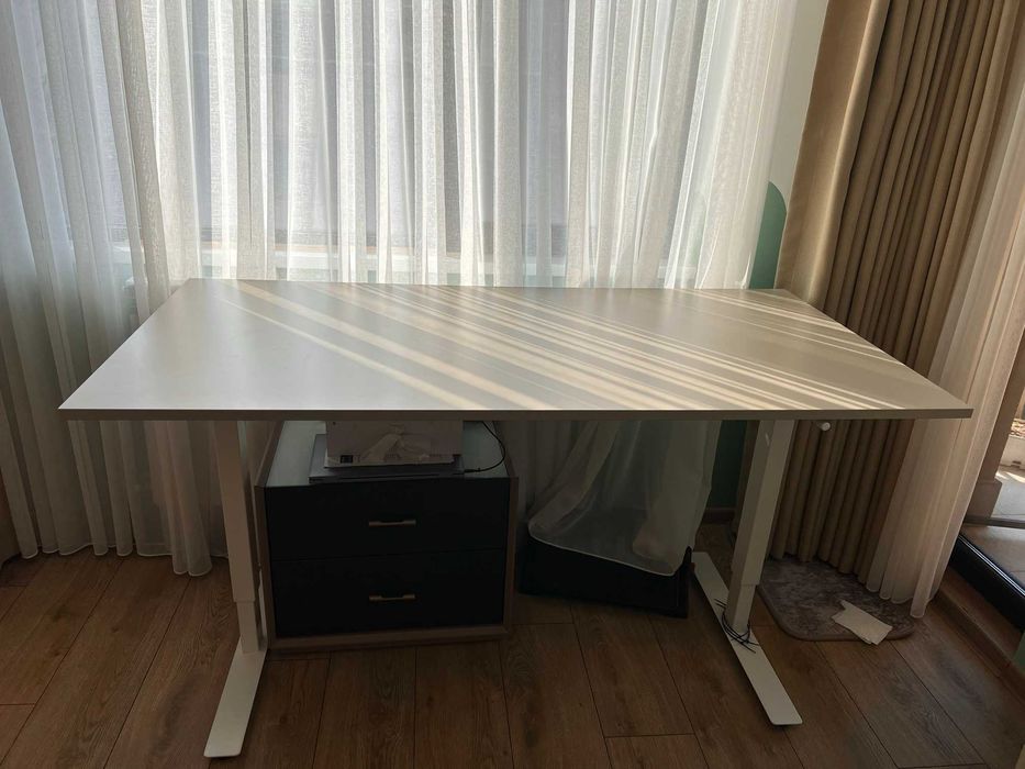 IKEA TROTTEN бюро с регулиране на височината