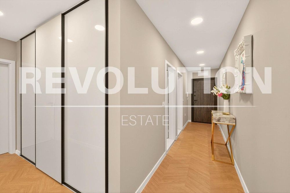 Дава се под наем Тристаен апартамент в Варна, Център - 100 кв.м за 1000 € - Снимка #7