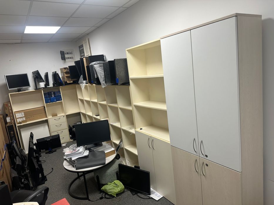 Продавам офис обурудване: столове, бюра, шкафове, маси и лан кабели