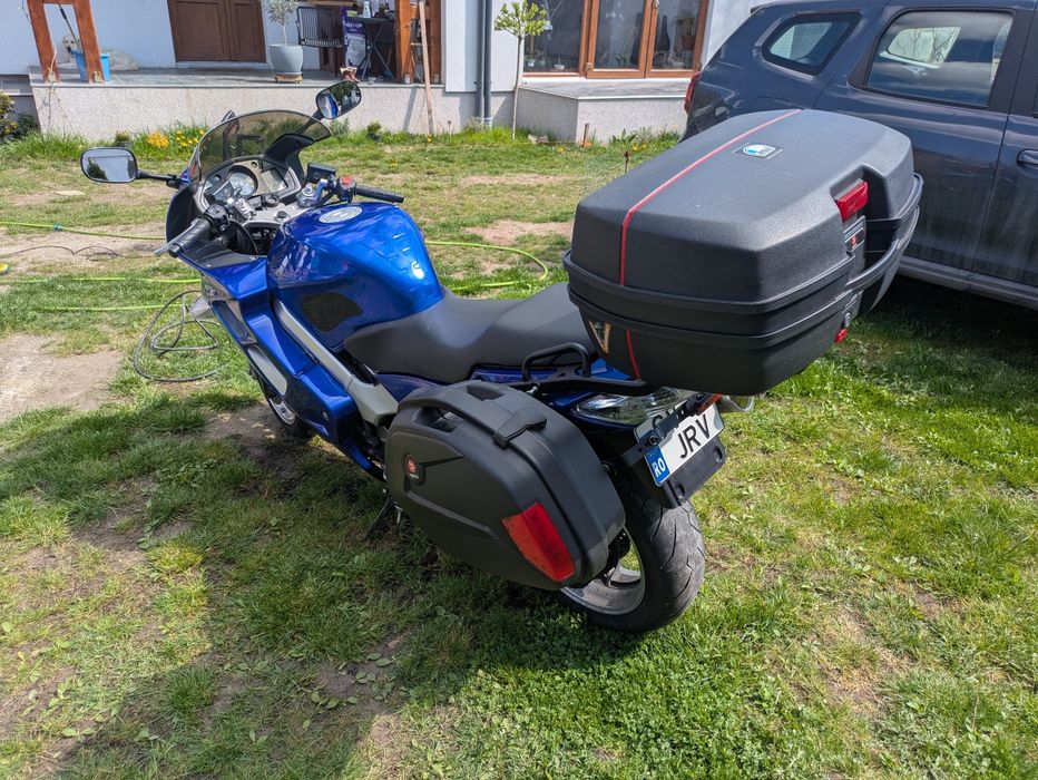 Honda vfr 800 pe injecție cu cutii și alte accesorii