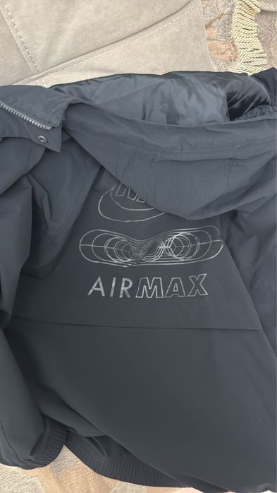Продам ветровку Nike air max