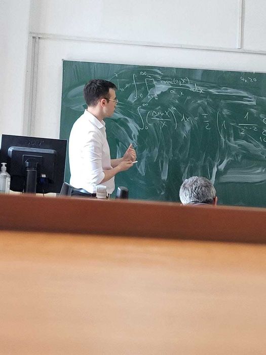 Doctorand in Matematica, ofer pregatire Gimnaziu Liceu si Facultate