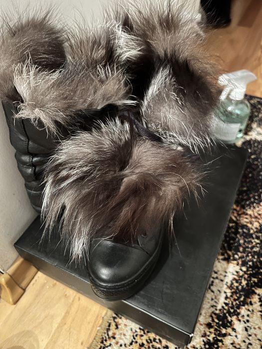 Vând ghete din piele cu blana naturală nr 37