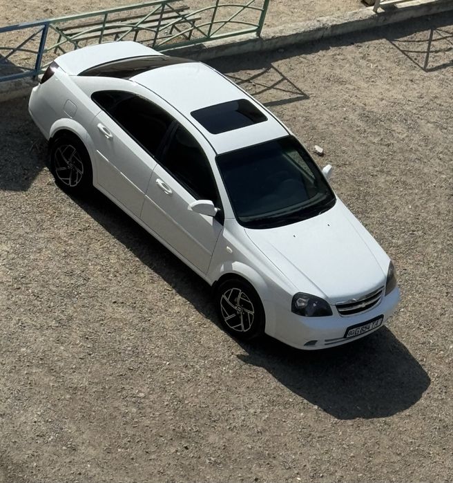 Lacetti 1.6 сотилади