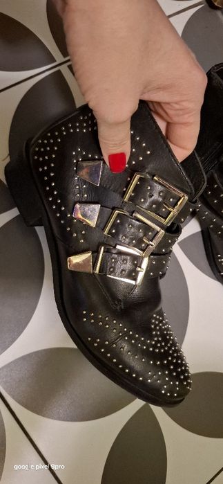 Ghete  din piele .Culoare negru
