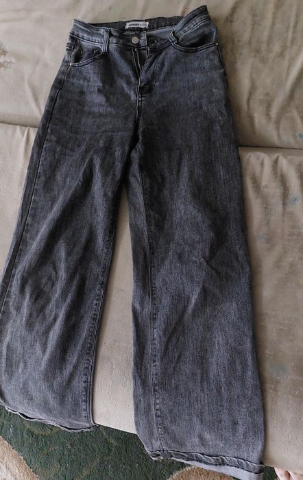 Продам женские джинсы