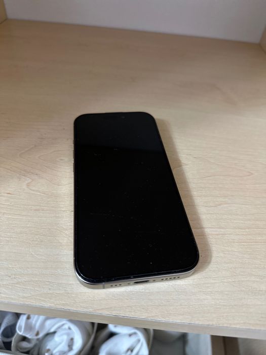 iPhone 16 pro Titanium
