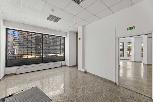 Inchiriez spatiu comercial Arad  , zona Intim , Piata Spitalului