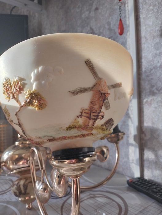 Продам люстру красивую