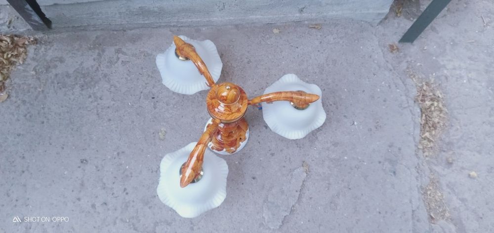 Срочно продам люстру