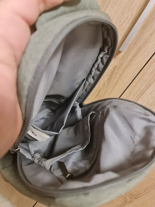 XIAOMI MI CITY SLING Rucsac Light Grey, in stare buna, mic, incapator