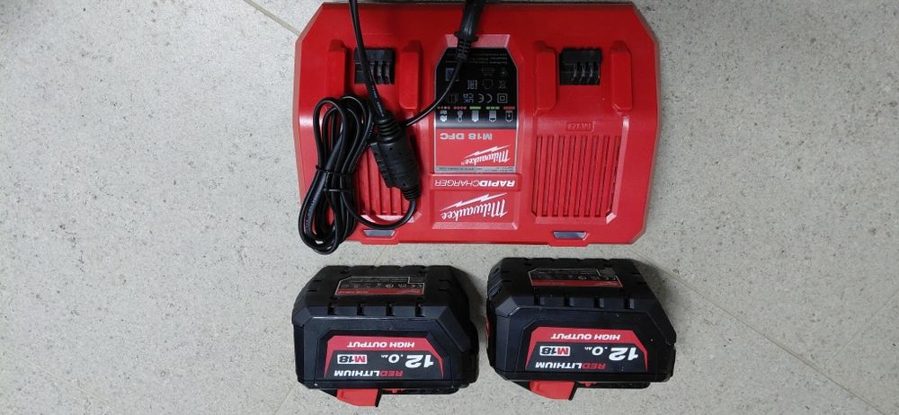 Acumulatori milwaukee m18  12ah