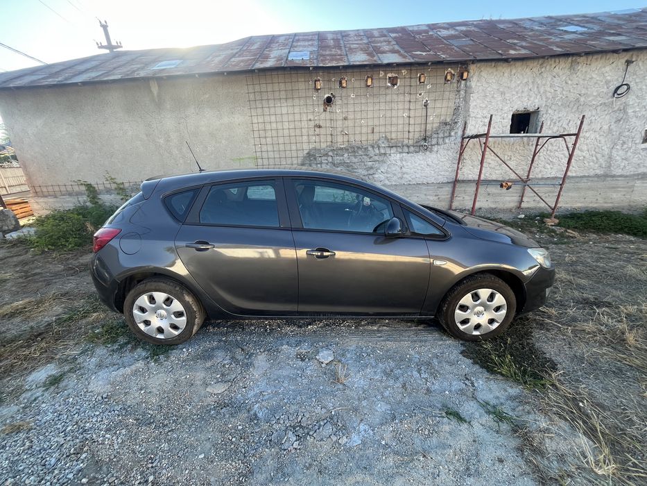 Opel Astra J Hatchback 2010 Euro 5