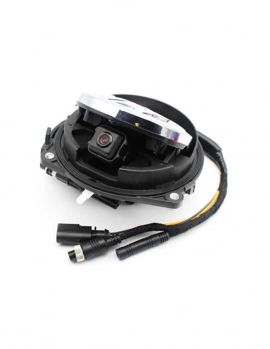 Camera marsarier VW Passat B8 cu sigla pe manerul de portbagaj