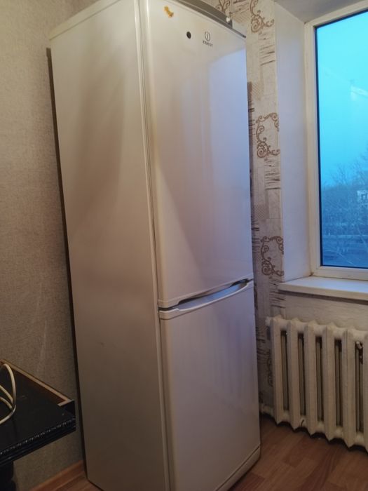 Холодильник Индезит,в отличном состоянии