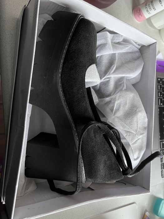 Обувки нисък ток