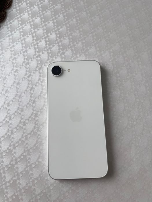 Iphone 16e с каропкой
