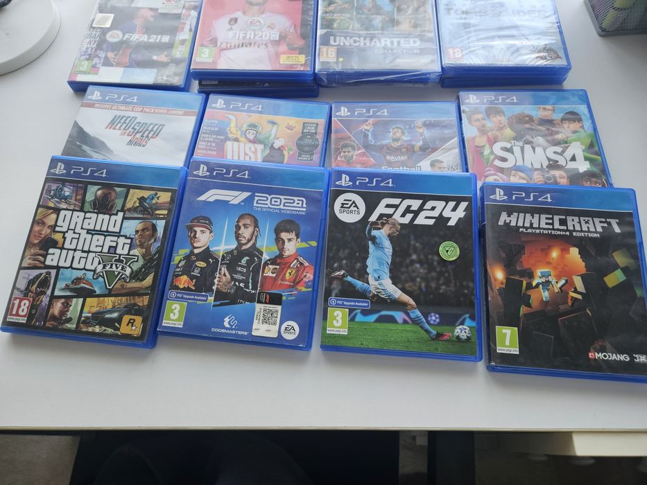 Ps4 + джойстик + 15 игри.