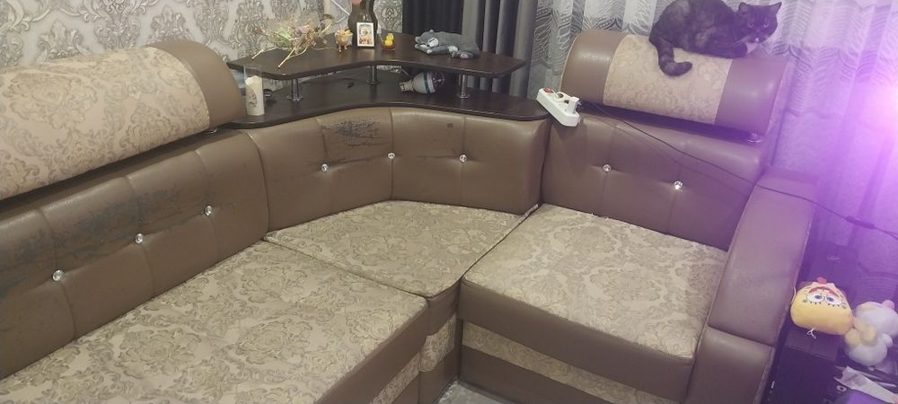 Продам диван угловой