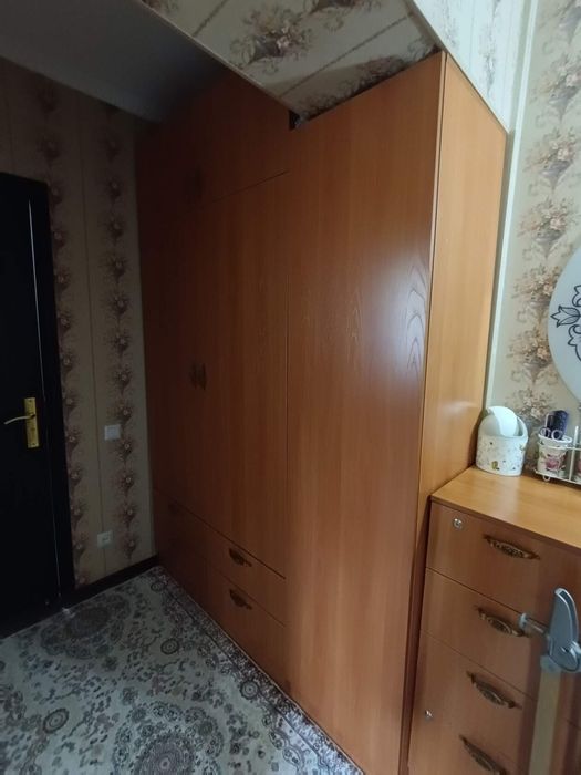 Шифоньер продам.