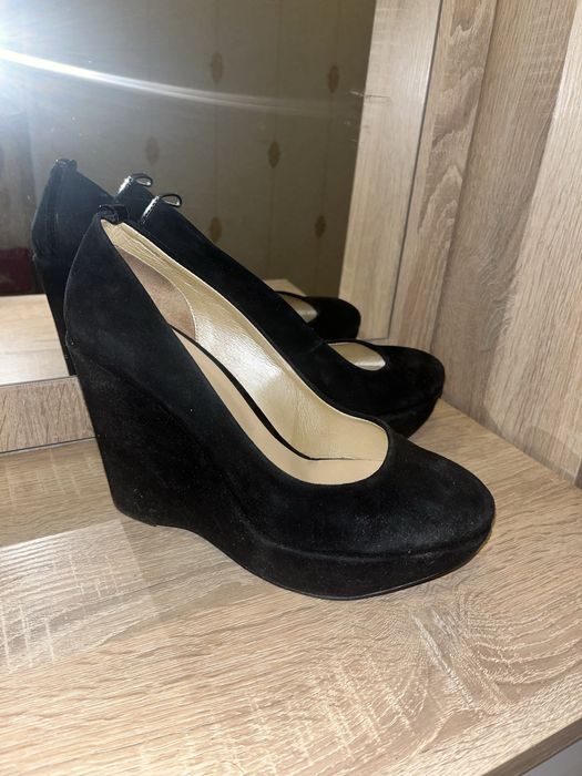 Продаем качественные четыре пары обуви б/у