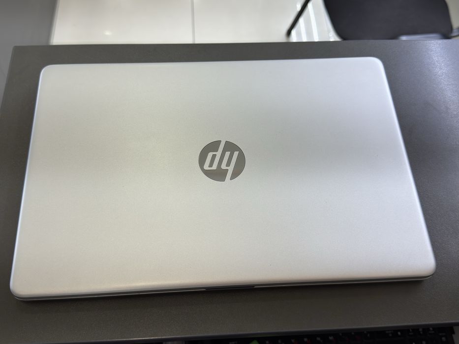 HP Laptop 15-dy2ox