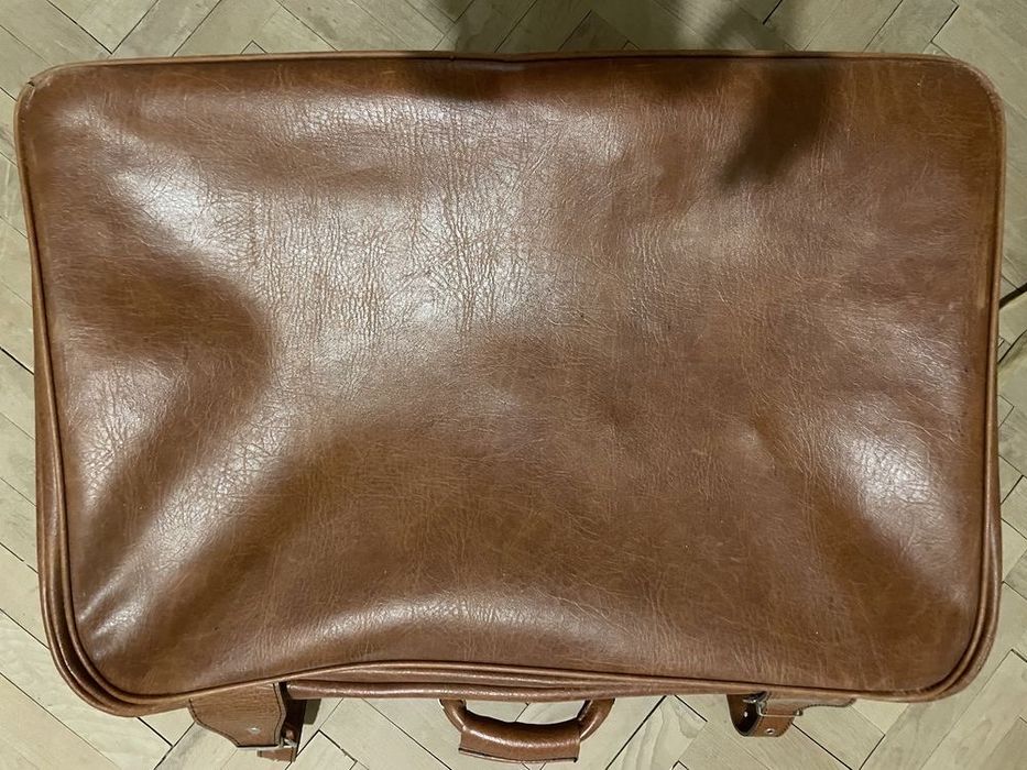 Geamantan vintage din piele