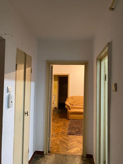 Inchiriere apartament 3 camere semidecomandat - Pitesti Craiovei