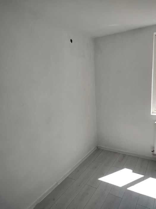 Vând apartament în orașul Bârlad ..centru.