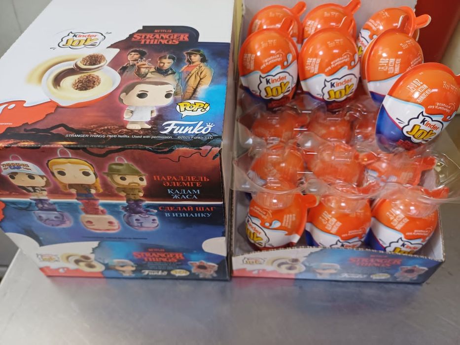 Киндер очень страные дела