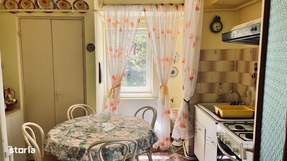 Apartament 3 camere cu balcon, garaj inclus